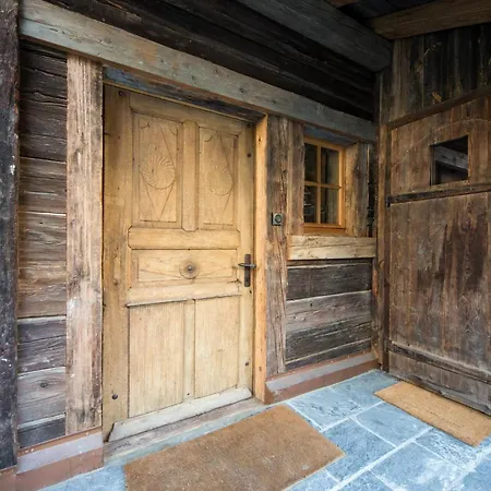 Luxurious 5-bedroom Chalet Overlooking *