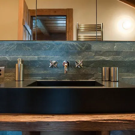 Luxurious 5-bedroom Chalet Overlooking Villa *