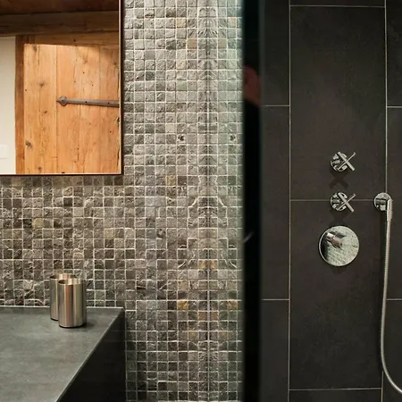 Luxurious 5-bedroom Chalet Overlooking Villa Verbier