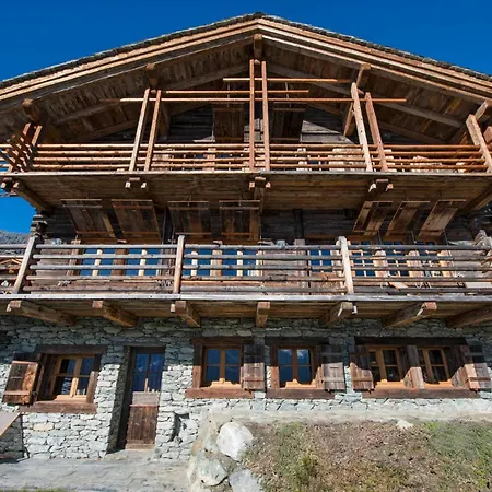 Luxurious 5-bedroom Chalet Overlooking Verbier